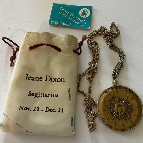 JEANE DIXON Sagittarius medallion gold tone necklace VINTAGE ESTATE JEWELRY - Picture 5 of 6